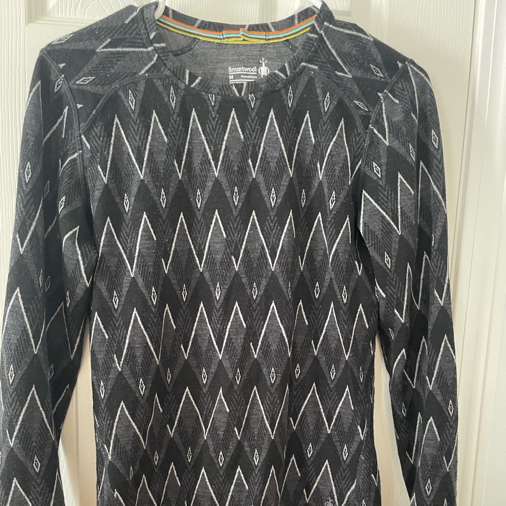 Women’s smartwool base layer wool top long sleeve black pattern